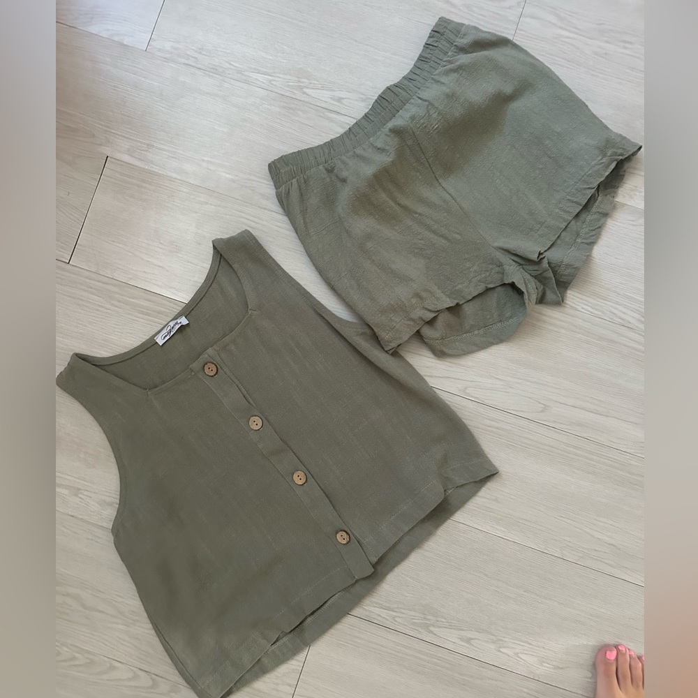 Green Set - Picture 2 of 4